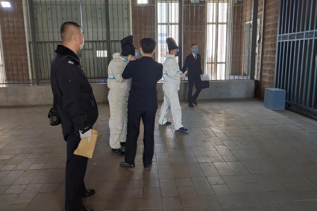 > 详细内容       特殊时期,东城院检察人员积极配合羁押场所,看守所